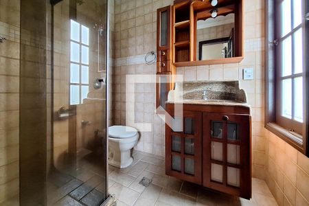 Casa à venda com 490m², 3 quartos e 3 vagasBanheiro da Suíte 1