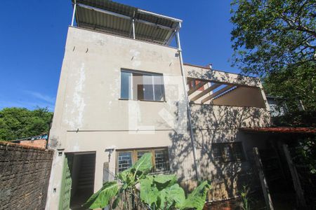 Casa à venda com 378m², 4 quartos e 2 vagas Casa à venda com 378m², 4 quartos e 2 vagasFundos