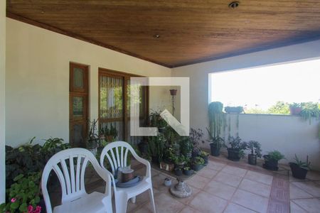 Casa à venda com 378m², 4 quartos e 2 vagas Casa à venda com 378m², 4 quartos e 2 vagasVaranda