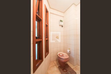 Casa à venda com 378m², 4 quartos e 2 vagas Casa à venda com 378m², 4 quartos e 2 vagasLavabo