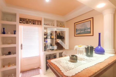 Sala de casa à venda com 4 quartos, 378m² em Vila Jardim, Porto Alegre