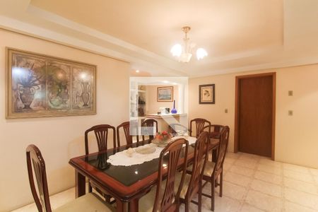 Sala de casa à venda com 4 quartos, 378m² em Vila Jardim, Porto Alegre