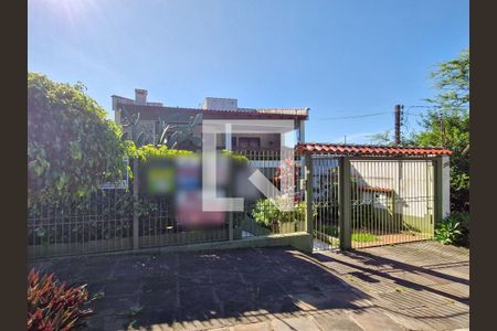 Casa à venda com 378m², 4 quartos e 2 vagas Casa à venda com 378m², 4 quartos e 2 vagasFachada