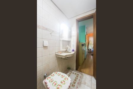 Casa à venda com 378m², 4 quartos e 2 vagas Casa à venda com 378m², 4 quartos e 2 vagasBanheiro social