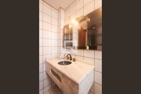 Casa à venda com 378m², 4 quartos e 2 vagas Casa à venda com 378m², 4 quartos e 2 vagasBanheiro suite 1