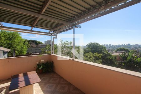 Casa à venda com 378m², 4 quartos e 2 vagas Casa à venda com 378m², 4 quartos e 2 vagasVaranda