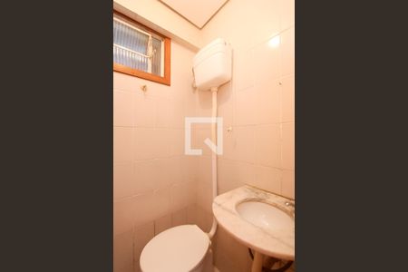 Casa à venda com 378m², 4 quartos e 2 vagas Casa à venda com 378m², 4 quartos e 2 vagasBanheiro de serviço