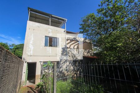 Casa à venda com 378m², 4 quartos e 2 vagas Casa à venda com 378m², 4 quartos e 2 vagasFundos