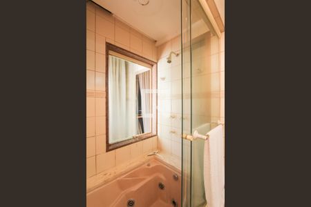 Casa à venda com 378m², 4 quartos e 2 vagas Casa à venda com 378m², 4 quartos e 2 vagasBanheiro suite 2