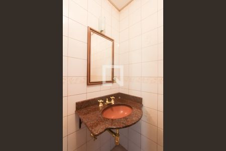 Casa à venda com 378m², 4 quartos e 2 vagas Casa à venda com 378m², 4 quartos e 2 vagasLavabo