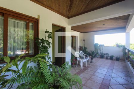 Casa à venda com 378m², 4 quartos e 2 vagas Casa à venda com 378m², 4 quartos e 2 vagasVaranda