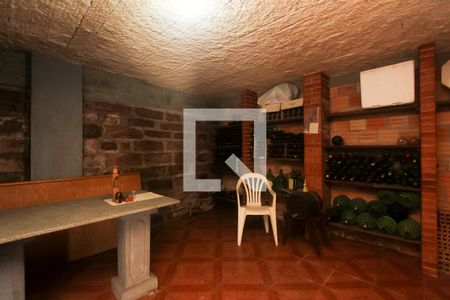 Casa à venda com 378m², 4 quartos e 2 vagas Casa à venda com 378m², 4 quartos e 2 vagasAdega