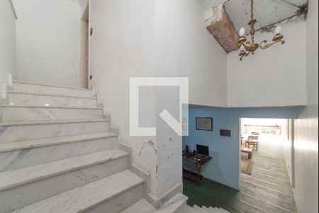 Casa à venda com 275m², 3 quartos e sem vaga Casa à venda com 275m², 3 quartos e sem vagaEscritório - Piso Inferior - Escada de Acesso