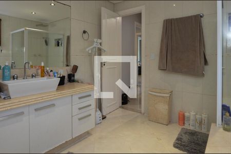 Casa de condomínio à venda com 431m², 6 quartos e 6 vagasBanheiro da Suíte 1