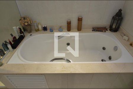 Casa de condomínio à venda com 431m², 6 quartos e 6 vagasBanheiro da Suíte 1