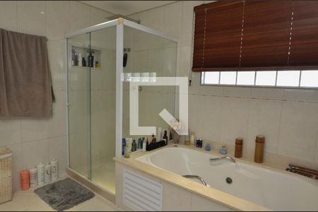 Casa de condomínio à venda com 431m², 6 quartos e 6 vagasBanheiro da Suíte 1