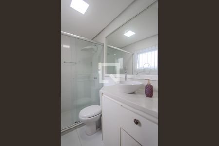 Banheiro suite 1 de casa à venda com 4 quartos, 200m² em Jardim Itu, Porto Alegre