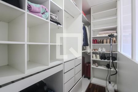 Closet suite 1 de casa à venda com 4 quartos, 200m² em Jardim Itu, Porto Alegre