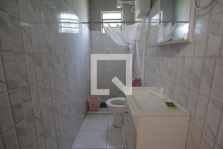 Banheiro 1 de casa à venda com 2 quartos, 100m² em Mathias Velho, Canoas