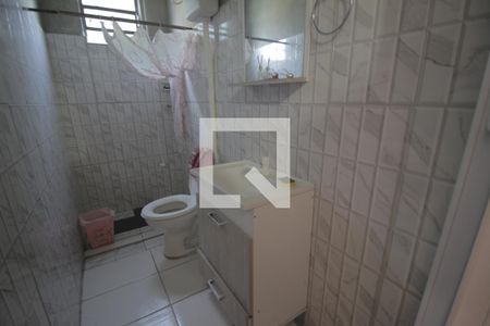 Banheiro 1 de casa à venda com 2 quartos, 100m² em Mathias Velho, Canoas