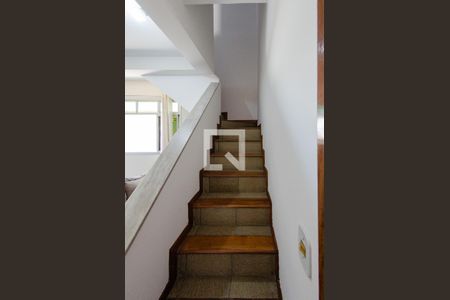 Escada de apartamento à venda com 3 quartos, 173m² em Caiçara-adelaide, Belo Horizonte
