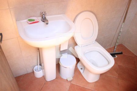 Casa para alugar com 128m², 3 quartos e 10 vagasBanheiro 