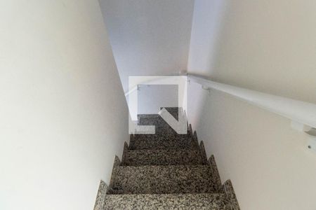 Casa de condomínio para alugar com 63m², 2 quartos e 1 vagaEscada