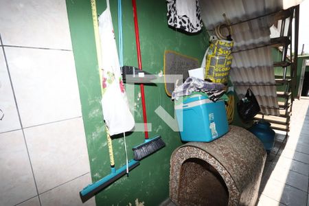 Casa à venda com 80m², 2 quartos e 2 vagasLavanderia