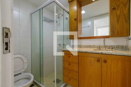 Banheiro de apartamento para alugar com 2 quartos, 52m² em Barra da Tijuca, Rio de Janeiro