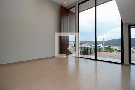Casa de condomínio à venda com 440m², 4 quartos e 4 vagasSala