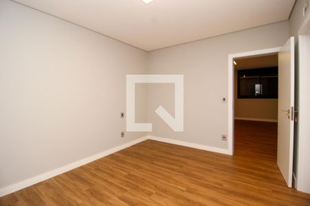 Casa de condomínio à venda com 440m², 4 quartos e 4 vagasSuite 2