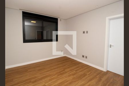 Casa de condomínio à venda com 440m², 4 quartos e 4 vagasSuite 3