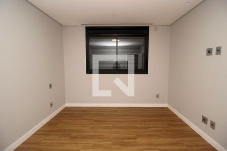 Casa de condomínio à venda com 440m², 4 quartos e 4 vagasSuite 3