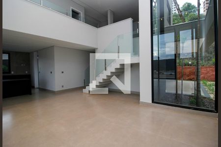 Sala de casa de condomínio à venda com 4 quartos, 440m² em Alphaville - Lagoa dos Ingleses, Nova Lima