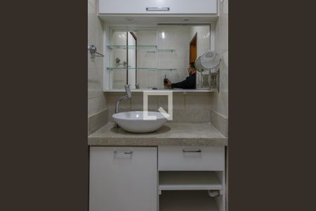 Casa à venda com 180m², 2 quartos e 4 vagasBanheiro