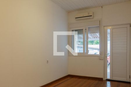 Sala de casa à venda com 2 quartos, 180m² em Partenon, Porto Alegre