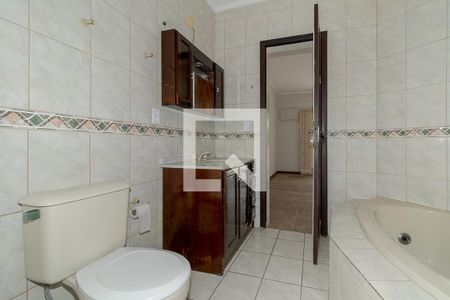 Casa à venda com 250m², 3 quartos e 2 vagas Casa à venda com 250m², 3 quartos e 2 vagasBanheiro da Suíte