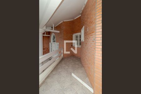 Casa à venda com 250m², 3 quartos e 2 vagas Casa à venda com 250m², 3 quartos e 2 vagasVaranda