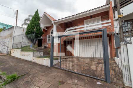 Casa à venda com 250m², 3 quartos e 2 vagas Casa à venda com 250m², 3 quartos e 2 vagasFachada