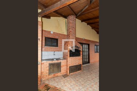 Casa à venda com 250m², 3 quartos e 2 vagas Casa à venda com 250m², 3 quartos e 2 vagasChurrasqueira