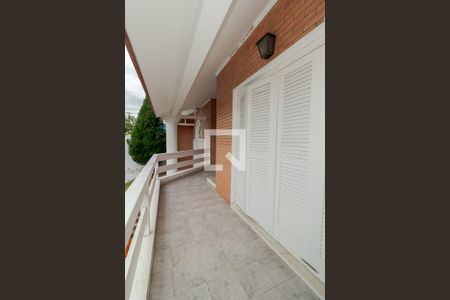 Casa à venda com 250m², 3 quartos e 2 vagas Casa à venda com 250m², 3 quartos e 2 vagasVaranda