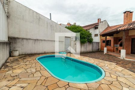 Casa à venda com 250m², 3 quartos e 2 vagas Casa à venda com 250m², 3 quartos e 2 vagasPiscina