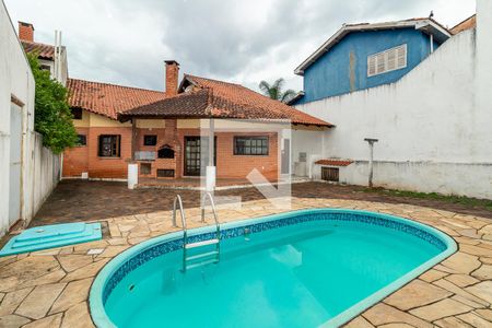 Casa à venda com 250m², 3 quartos e 2 vagas Casa à venda com 250m², 3 quartos e 2 vagasPiscina