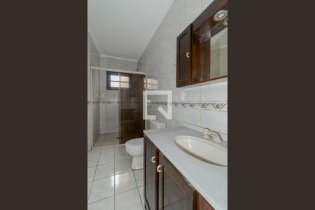 Banheiro da Suíte de casa à venda com 3 quartos, 250m² em Sarandi, Porto Alegre