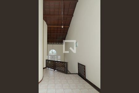 Casa à venda com 250m², 3 quartos e 2 vagas Casa à venda com 250m², 3 quartos e 2 vagasSala