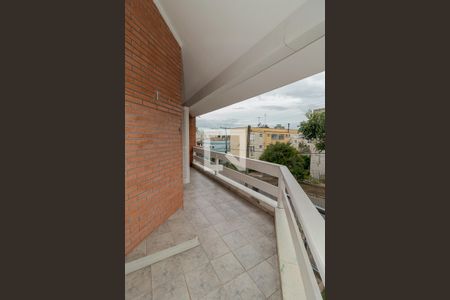 Casa à venda com 250m², 3 quartos e 2 vagas Casa à venda com 250m², 3 quartos e 2 vagasVaranda