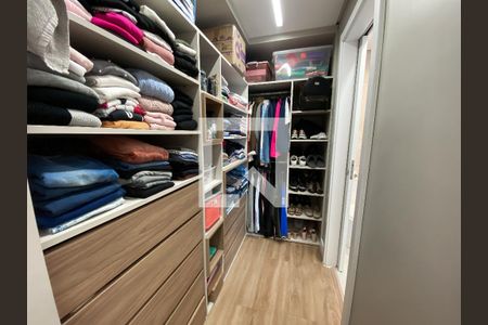 Casa de condomínio à venda com 188m², 4 quartos e 4 vagasCloset da suíte 2