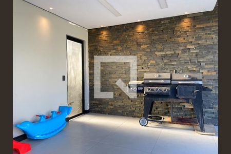 Casa de condomínio à venda com 188m², 4 quartos e 4 vagaschurrasqueira