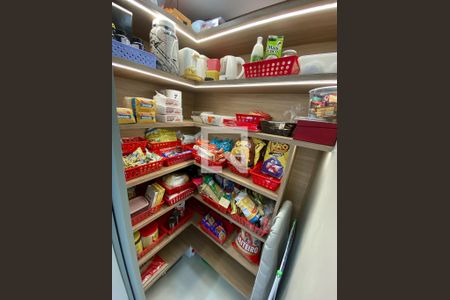 Casa de condomínio à venda com 188m², 4 quartos e 4 vagasdespensa de comidas