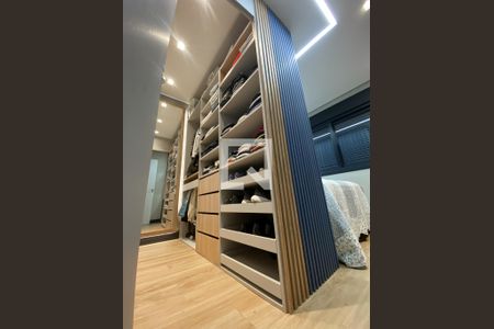 Casa de condomínio à venda com 188m², 4 quartos e 4 vagasCloset da suíte 4
